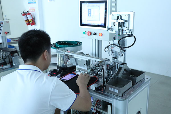 自動(dòng)點(diǎn)膠機(jī)
